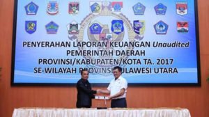 Plt Bupati Bolmut Serahkan LKPD Tahun Anggaran 2017