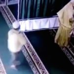 Inilah Pengakuan Pemukul Perempuan Salat