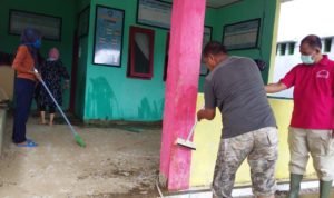Banjir bandang Bolmut mendorong Sekretariat DPRD Bolmut membentuk 7 tim bantuan untuk warga terdampak di posko penanggulangan banjir.