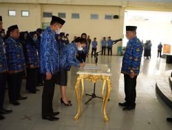 Depri Pontoh Ambil Sumpah Janji 137 PNS Pemkab Bolmut