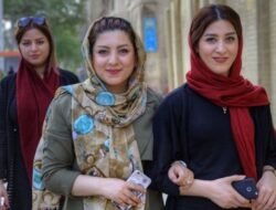 Pengadilan Iran Memvonis Penjara Perempuan atas Pelanggaran Jilbab