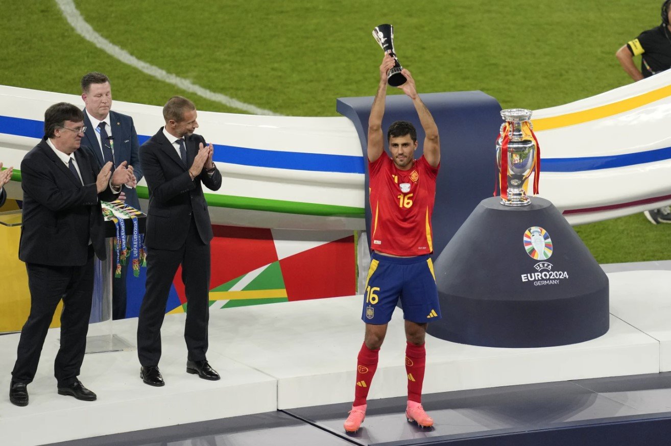 Rodri Jadi Pemain Terbaik Euro 2024 Setelah Bawa Spanyol Juara