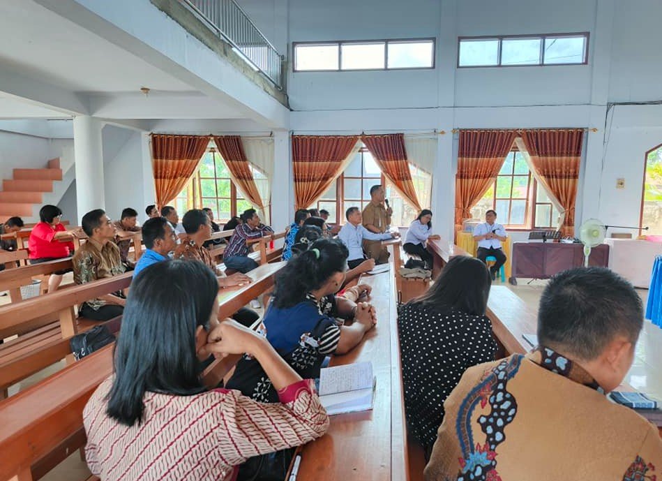 Antusias pata pimpinan Gereja se Bolmut saat sesi tanya jawab bersama Kemenag Bolmut