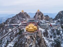 Gunung Laojun di Tiongkok dengan keajaiban alam dan misteri