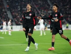 Barcelona Mengincar Bintang Omar Marmoush senilai 45 juta euro