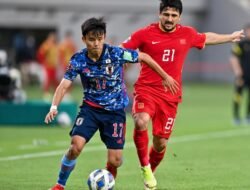 Pertandingan China vs Jepang, Tuan rumah alami awal sulit