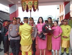 Kapolda Sulut Irjen Roycke Harry Langie Disambut Prosesi Adat di Bolaang Mongondow Utara
