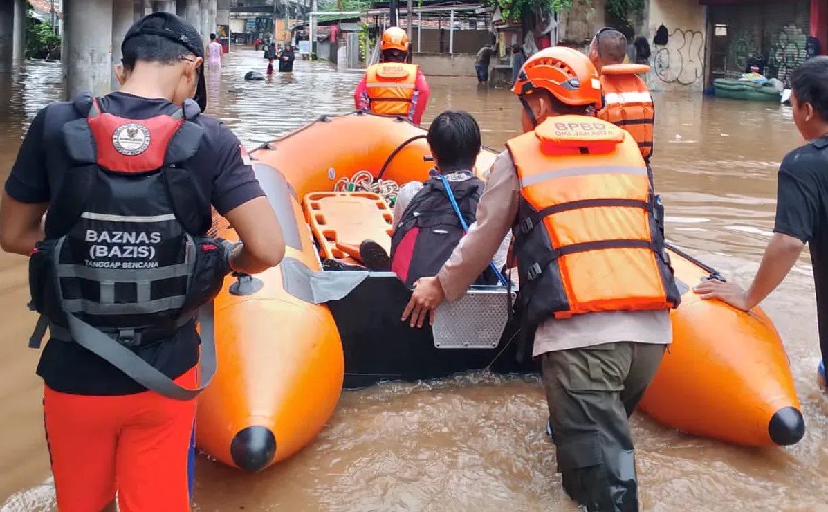 Hujan Deras di Jakarta dan Bogor, 1.251 Warga Mengungsi Akibat Banjir