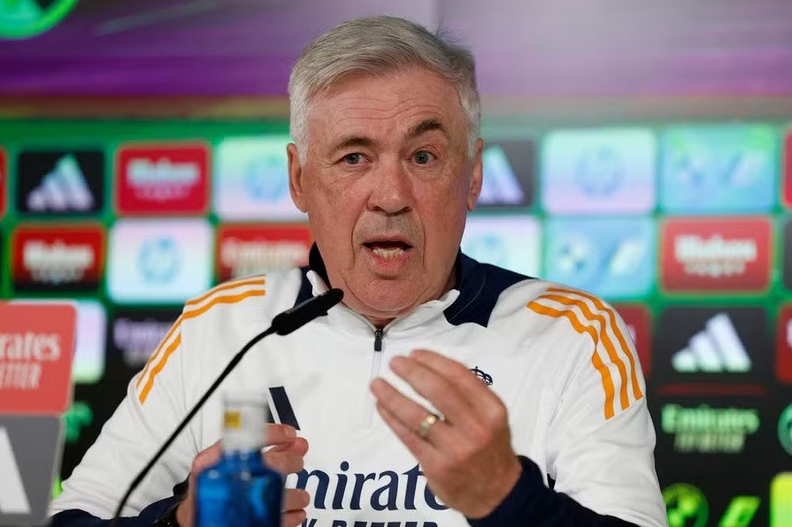 Ancelotti Janjikan Perlawanan Ketat Real Madrid Hadapi Barcelona