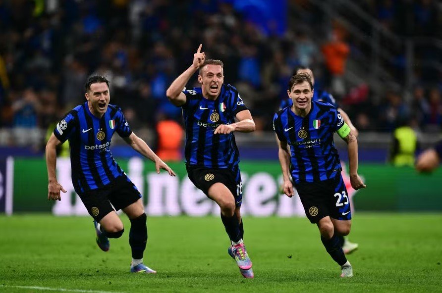 Inter Milan Menang Dramatis Atas Barcelona