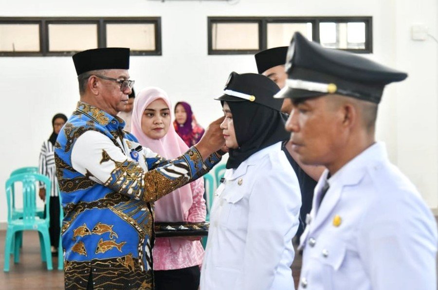Bupati Boltim Oskar Manoppo Lantik Tiga Penjabat Sangadi
