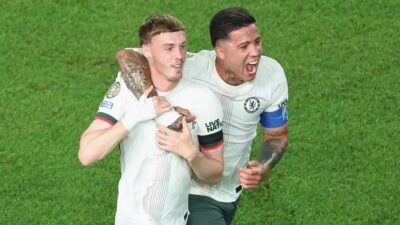 Cole Palmer merayakan gol pembuka Chelsea dalam kemenangan 2-1 atas Palmeiras yang memastikan langkah mereka ke semi final CWC 2025.