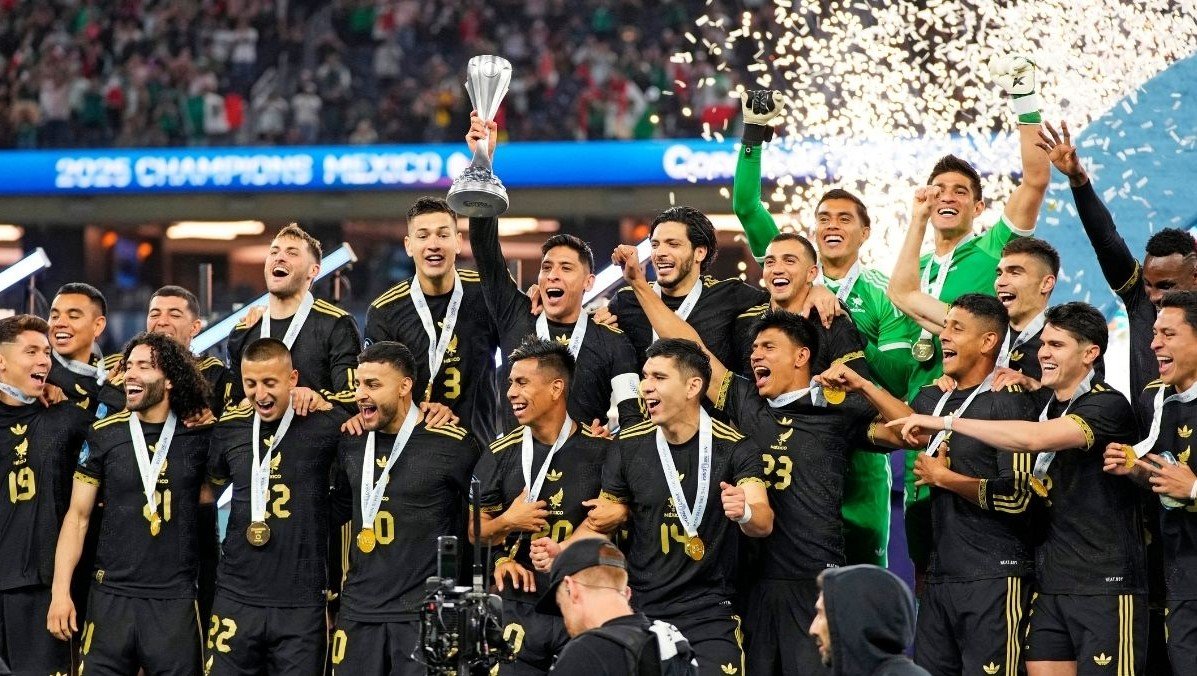 Meksiko mengangkat trofi Piala Emas CONCACAF ke-10 setelah kalahkan Amerika Serikat