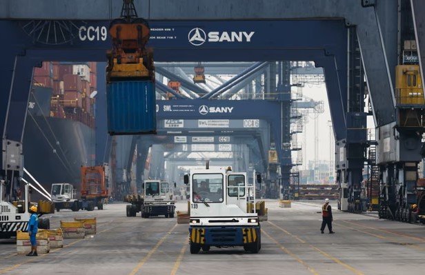 Ilustrasi penurunan tarif ekspor Indonesia tahun 2025 ke Amerika Serikat