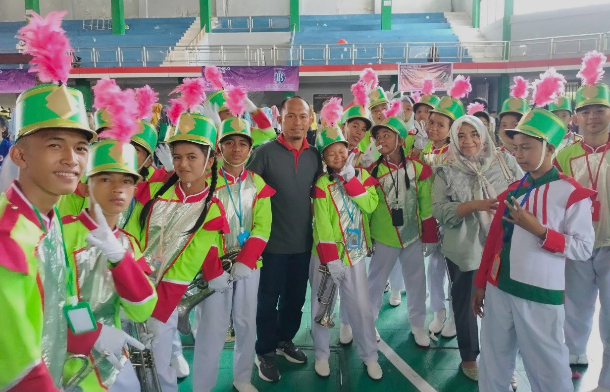 SMPN 1 Bolmut Juara Umum II Hulondalo Marching Festival 2025 di Gorontalo