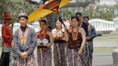 Kemenparekraf memperkenalkan pariwisata Yogyakarta dan Jawa Tengah kepada agen perjalanan Tiongkok melalui program famtrip dan business matching.