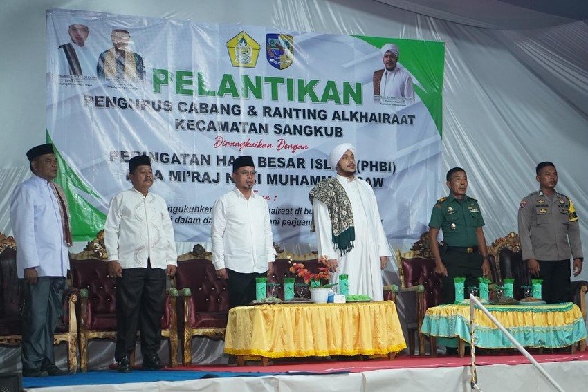 Bupati Bolmut Sirajudin Lasena melantik pengurus Al Khairat Kecamatan Sangkub