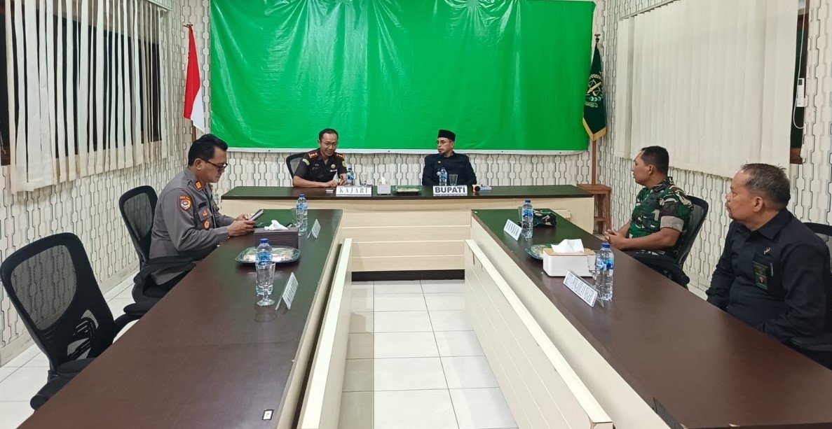 Bupati Bolaang Mongondow Utara menghadiri rapat Forkopimda di Kejaksaan Negeri Bolmut