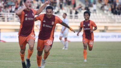 Pemain Borneo FC merayakan gol kemenangan atas PSIM Yogyakarta