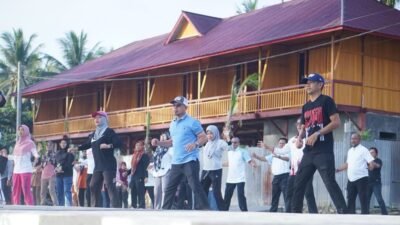 Bupati Bolmut memimpin apel ASN di Pantai Batu Pinagut