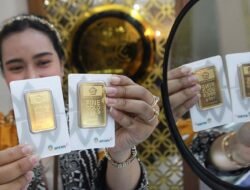 Harga Emas Melemah, Harga Emas Dunia Tertekan Sepinya Perdagangan Global