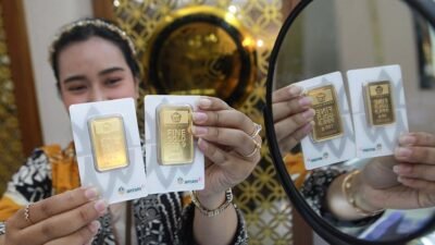 Harga Emas Melemah, Harga Emas Dunia Tertekan Sepinya Perdagangan Global