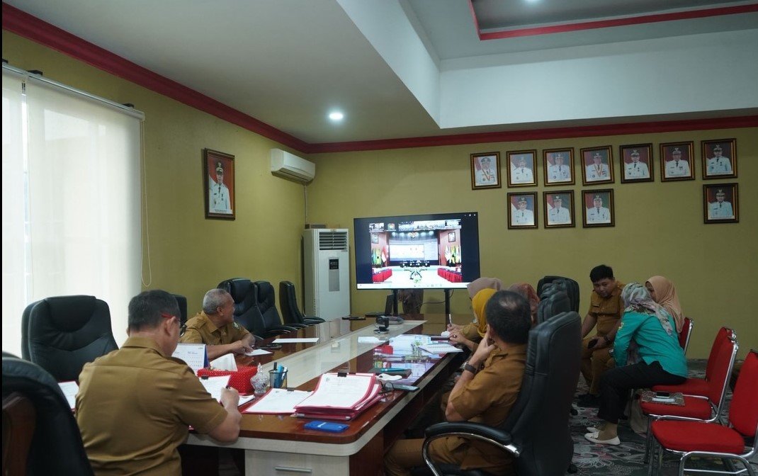 Bupati Bolmut mengikuti Rapat Koordinasi Pengendalian Inflasi Daerah Tahun 2026 secara daring.