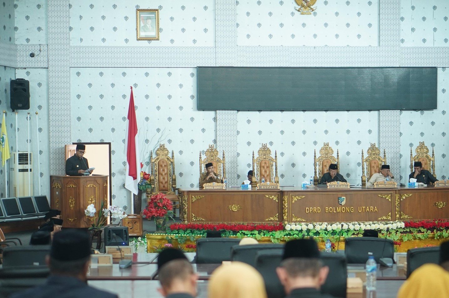 Bupati Bolmut menyampaikan LKPJ 2025 di DPRD