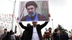 Foto Mojtaba Khamenei yang disebut sebagai pemimpin tertinggi Iran baru