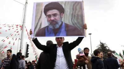 Foto Mojtaba Khamenei yang disebut sebagai pemimpin tertinggi Iran baru