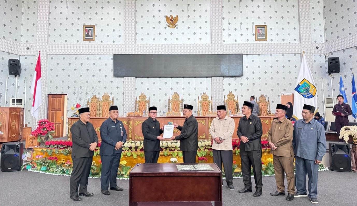 Bupati Bolmut menghadiri rapat paripurna DPRD penyampaian rekomendasi LKPJ 2025