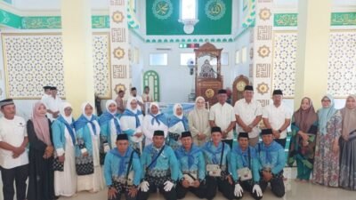 Bupati Oskar Manoppo melepas Jamaah Calon Haji Boltim di Masjid Nur Jannah Tutuyan.