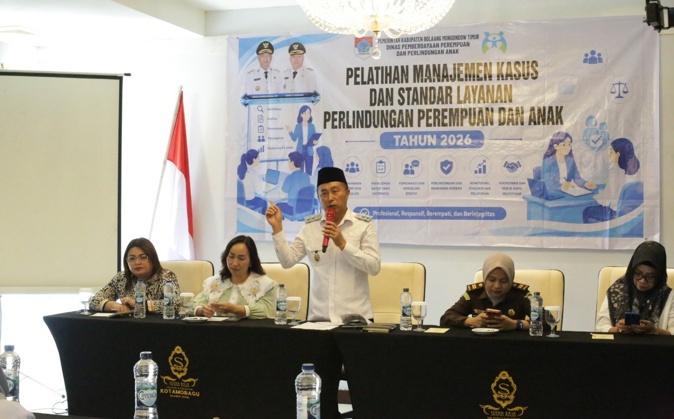 Wakil Bupati Boltim Argo Sumaiku membuka pelatihan manajemen kasus perlindungan perempuan dan anak di Kotamobagu