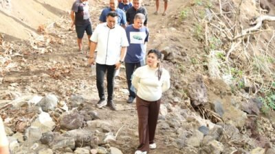 Bupati Sitaro meninjau pekerjaan Jalan Dompase–Winangun di Kecamatan Siau Tengah