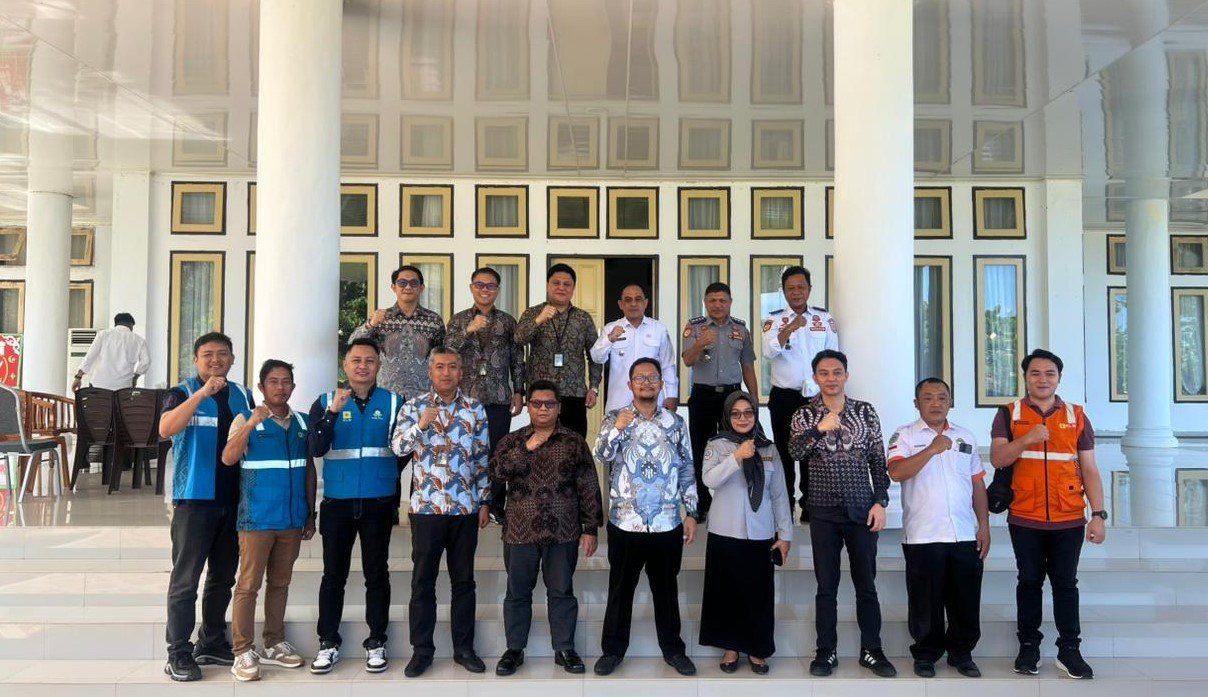 Bupati Bolmong bersama PLN membahas pemasangan 5.640 lampu jalan dan program listrik masuk sawah