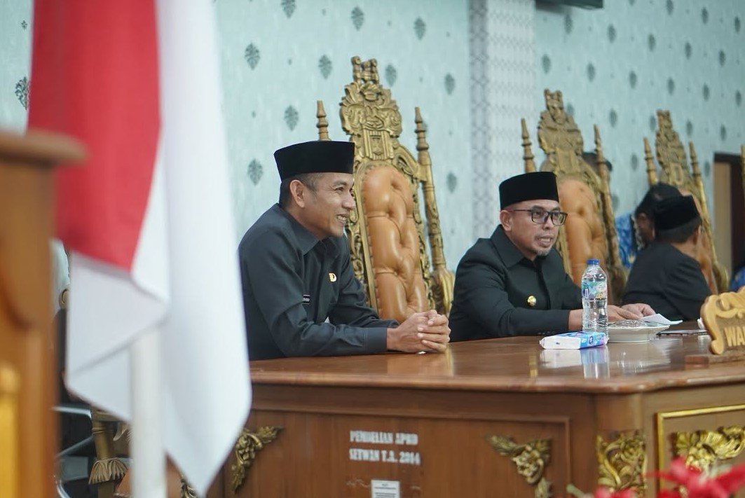 Bupati dan Wakil Bupati Bolmut pada acara Paripurna Ranperda Pertanggungjawaban APBD 2025