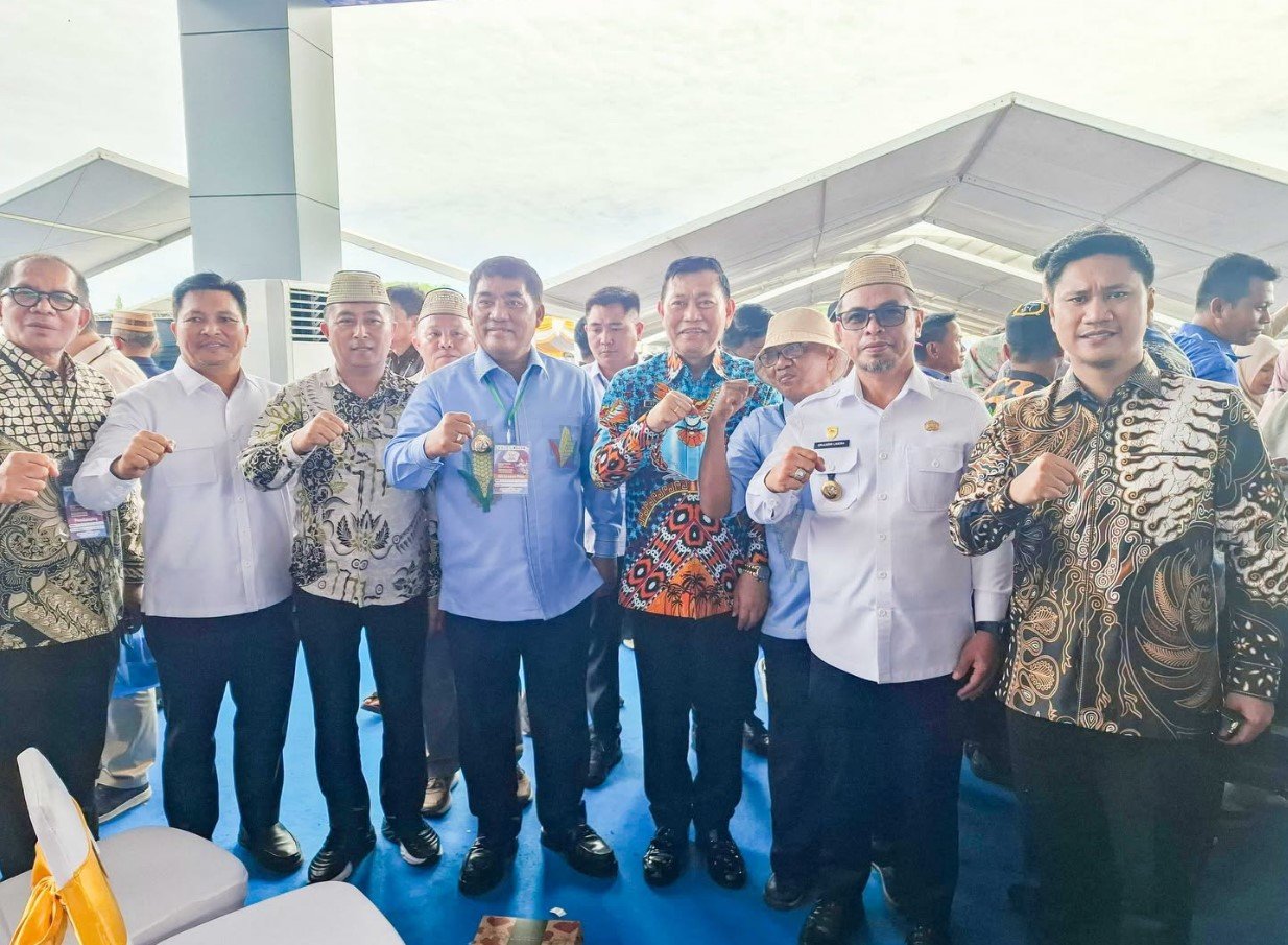Bupati Bolmut bersama kepala daerah di acara puncak PENAS XVII 2026