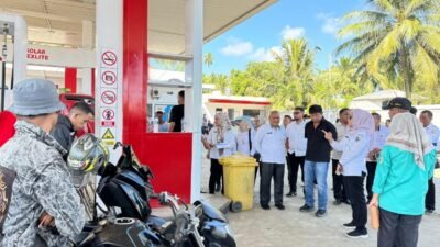 Asisten Bidang Perekonomian dan Pembangunan Bolmut melakukan monitoring ketersediaan BBM di SPBU Boroko untuk memastikan pasokan tetap aman.