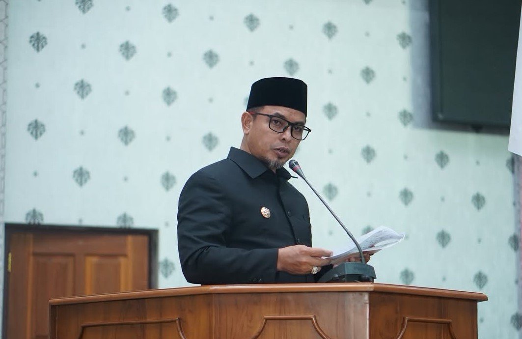 Bupati Bolmut menghadiri rapat paripurna DPRD