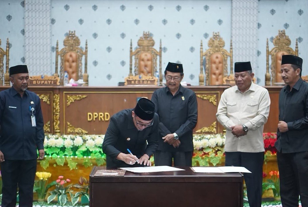 Rapat paripurna DPRD Bolmut membahas APBD 2025