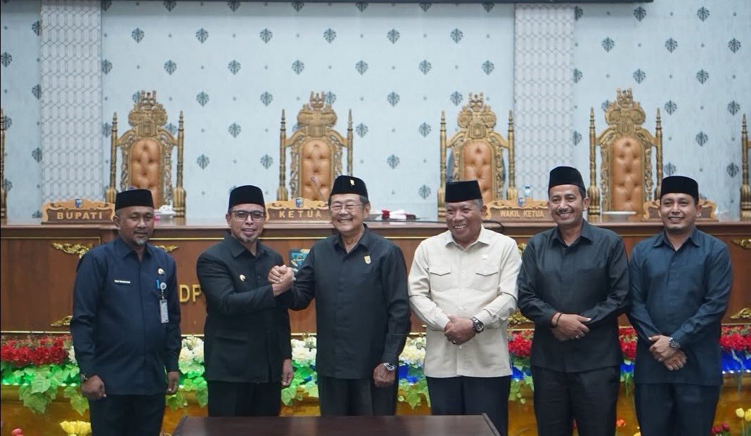Bupati Bolmut menghadiri rapat paripurna DPRD untuk penetapan Ranperda APBD 2025