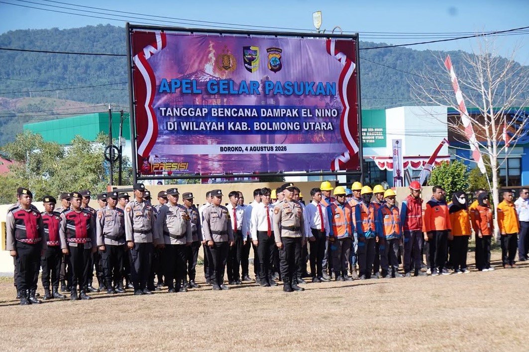 Personel gabungan mengikuti apel kesiapsiagaan menghadapi musim kemarau.