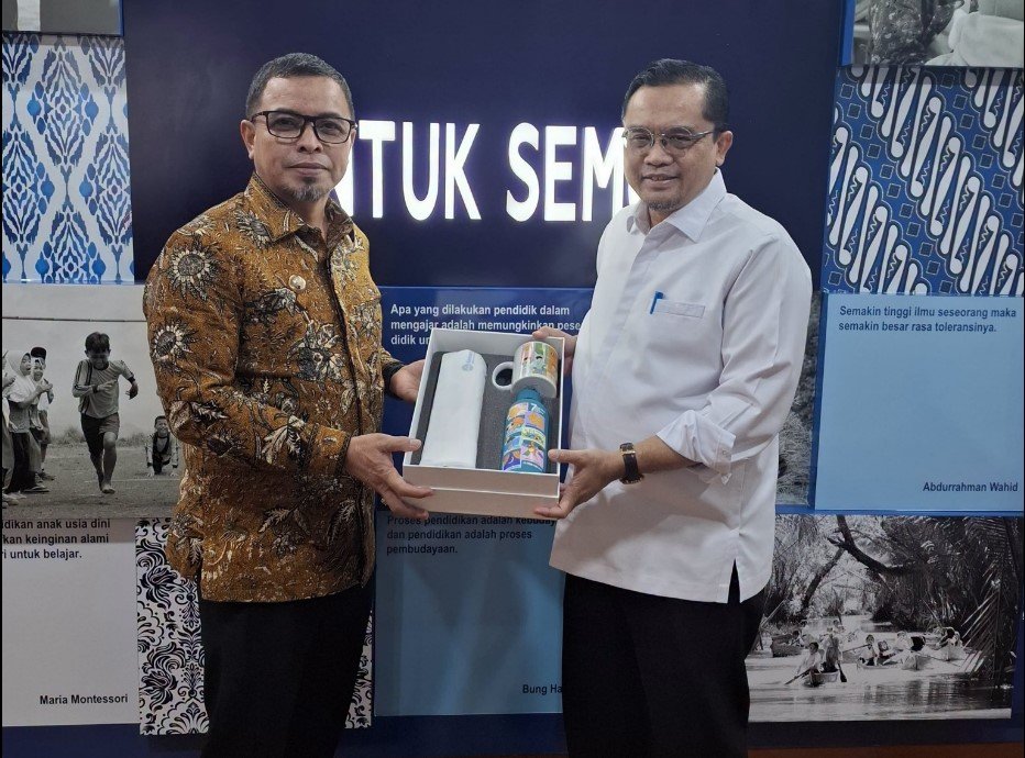 Bupati Bolmut Sirajudin Lasena saat mengusulkan Pembangunan Sekolah Nasional Terintegritas di Kemendikdasmen RI.