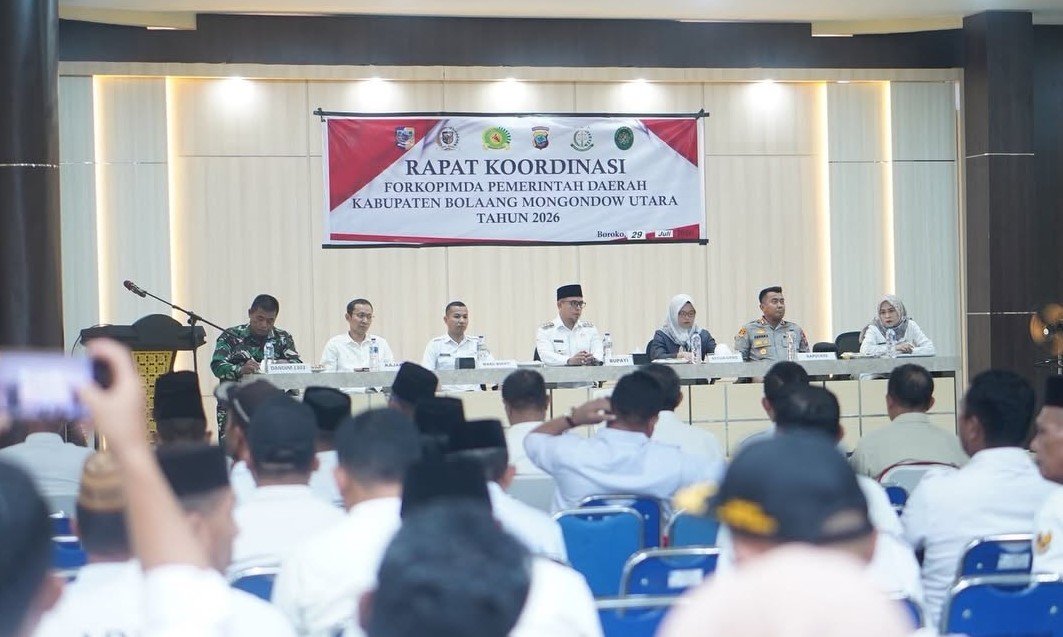 Bupati Bolmut Sirajudin Lasena memimpin RAPAT KOORDINASI FORKOPIMDA bersama unsur Forkopimda di Kantor Bupati Bolaang Mongondow Utara.